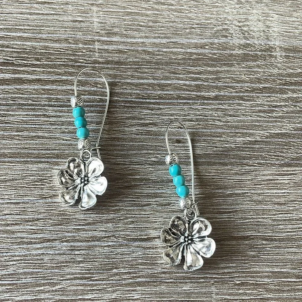 Silver and Turquoise Flower Earrings N1044